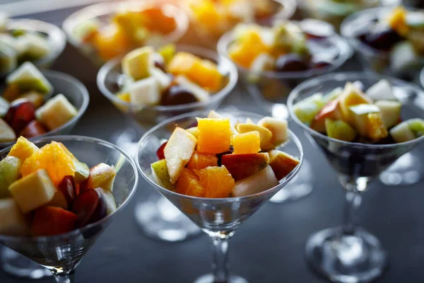 Triangular Glasses Fruit Pieces — Stock Photo, Image