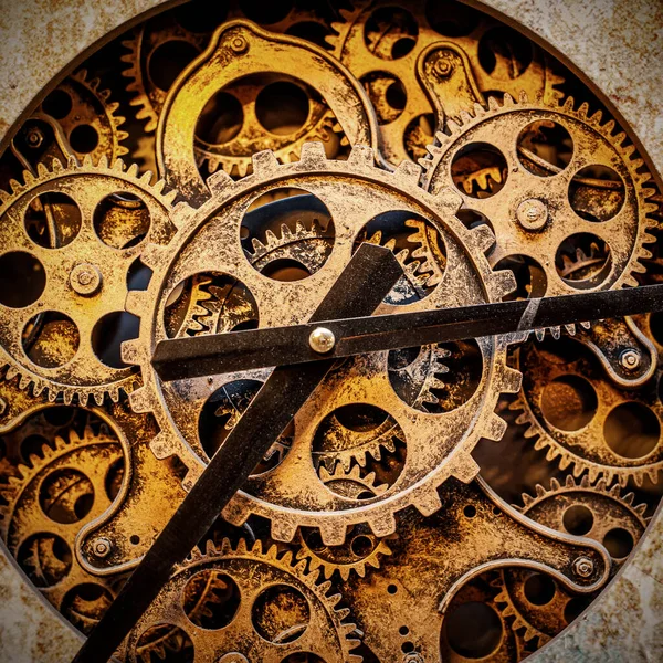 時計仕掛けのクローズアップ 鉄の歯車と矢 — ストック写真