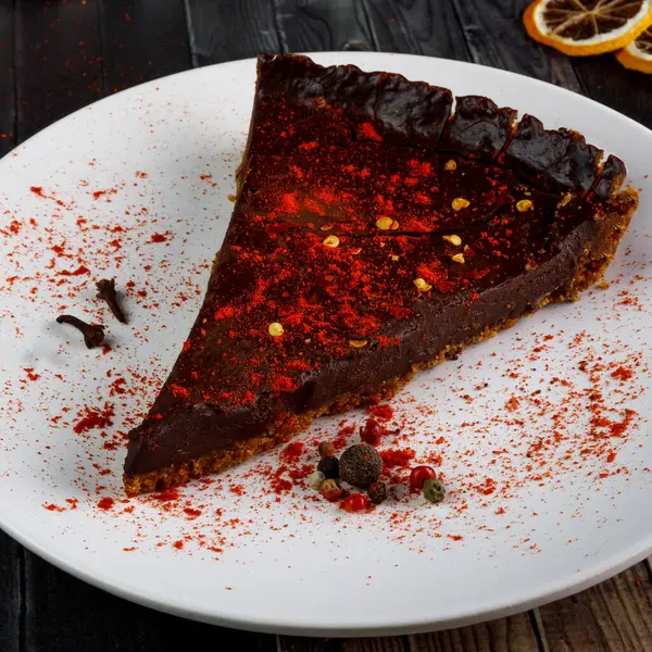 Chocolate Cake Pepper Plate — Stock Photo, Image