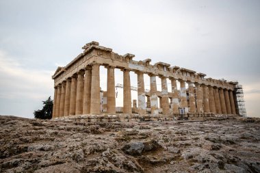 Atina, Yunanistan - 08 Mayıs 2018. Akropolis 'teki Parthenon Tapınağının Yeniden İnşa Edilmesi