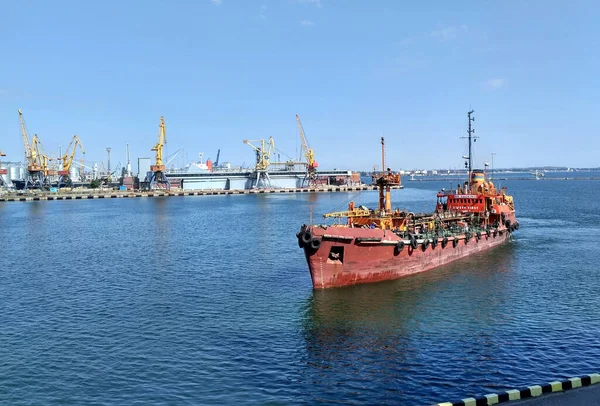 Trawler Die Aankomt Haven Aankomst Van Een Trawler Haven — Stockfoto