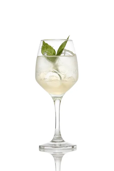 Cocktail Een Tulpenglas Geïsoleerd Wit — Stockfoto