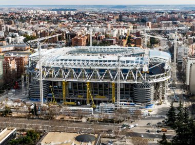Madrid, İspanya - 05 Şubat 2022: Santiago Bernabeu Stadyumu yenileme sırasında. Üst görünüm