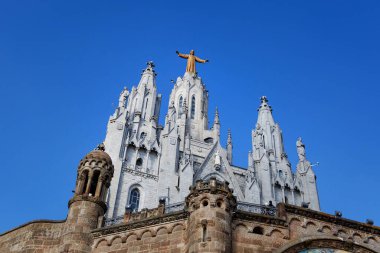 İspanya, Barselona 'daki Tibidabo Dağı' nda İsa 'nın Kutsal Kalbi Tapınağı..