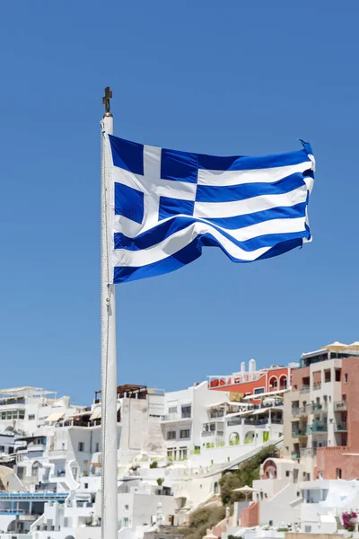Греческий Флаг Размахивающий Фоне Голубого Неба Греческой Архитектуры — стоковое фото