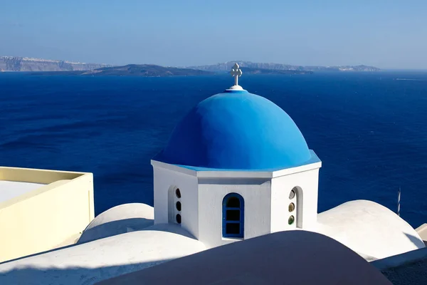 Cúpula Azul Igreja Ortodoxa Grega Ilha Santorini — Fotografia de Stock