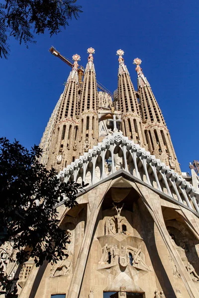スペインバルセロナのラ サグラダ ファミリア大聖堂のファサード — ストック写真