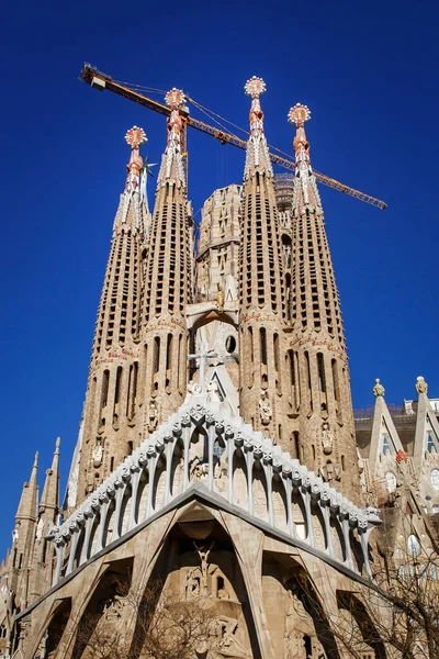 Tutku Cephesi, Sagrada Ailesi Batı Yakası