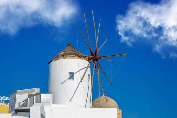 Moulin Vent Grec Traditionnel Contre Ciel Bleu — Photo