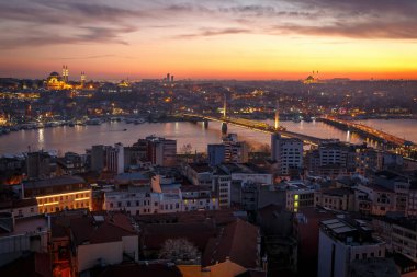 İstanbul 'da gün batımı. Atatürk Köprüsü