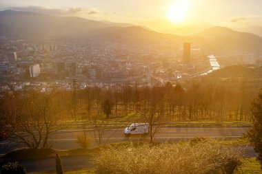 İspanya 'nın kuzeyindeki Bask Bölgesi' nde Bilbao şehrine bakın..