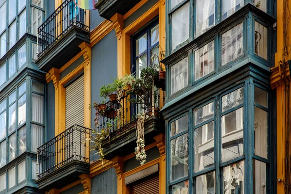 Vintage Balkonger Med Fönsterluckor Centrum Bilbao Baskien Spanien — Stockfoto