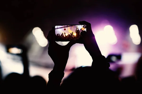 Fan Die Een Foto Neemt Van Een Concert Een Festival — Stockfoto