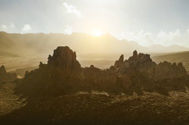 Mars kızıl gezegenin çöl manzarasıdır. Tenerife Adası 'ndaki Teide Ulusal Parkı' nda Roque Cinchado 'nun hava manzarası sallanıyor.