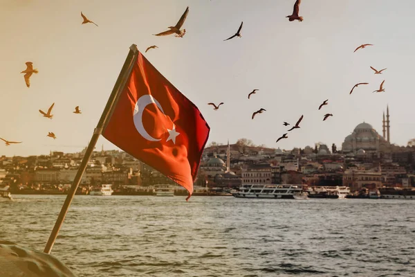 Bandera Turca Ondea Sobre Panorama Estambul Bósforo —  Fotos de Stock