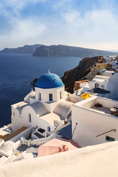 Iglesia Ortodoxa Griega Con Cúpula Azul Mar Oia Santorini Grecia —  Fotos de Stock