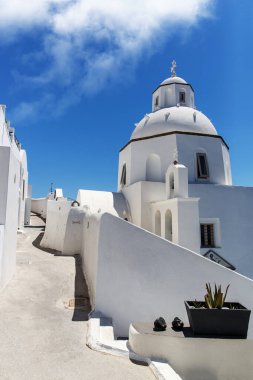 Yunanistan 'da Santorini sokaklarında yürümek.