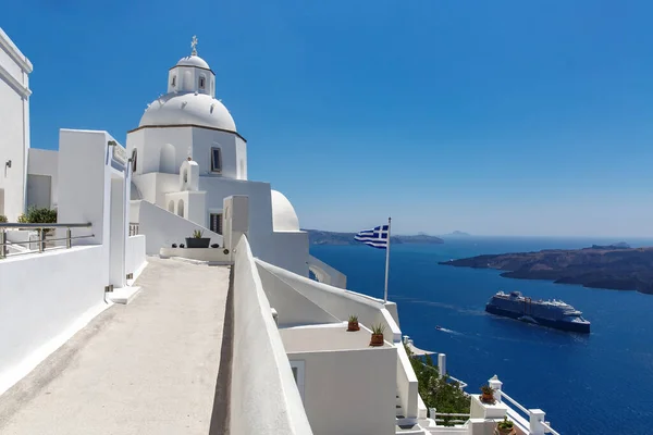 Yunanistan Santorini Adasının Deniz Kıyısındaki Beyaz Yunan Evleri — Stok fotoğraf