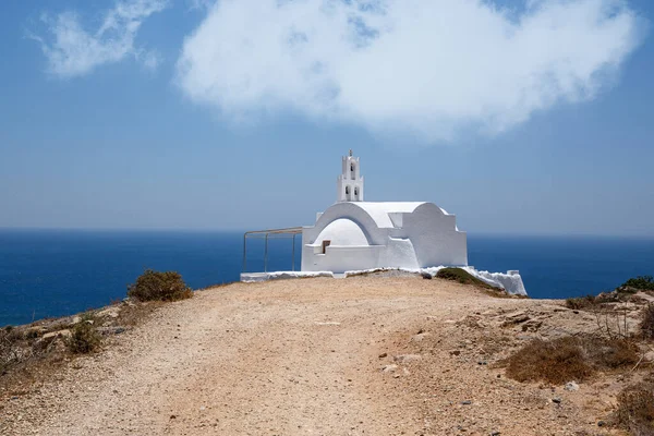 Tradycyjny Grecki Biały Kościół Wybrzeżu — Zdjęcie stockowe