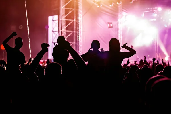 Gente Bailando Divirtiéndose Fiesta Del Festival Verano Aire Libre Multitud — Foto de Stock