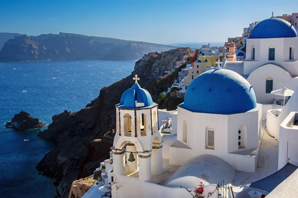 Vacaciones Isla Santorini Viajar Grecia Cúpula Azul Iglesia Blanca Cerca —  Fotos de Stock