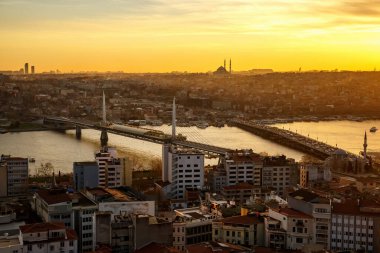 Galata Kulesi 'nden İstanbul' un eski ilçeleri ve manzarası