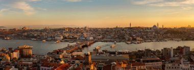 Günbatımında İstanbul manzarasının büyük manzarası. Türkiye 'ye Seyahat