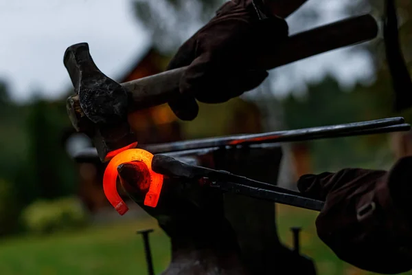 Horseshoe Production Process Blacksmith Bending Hot Metal Anvil — Stock Photo, Image