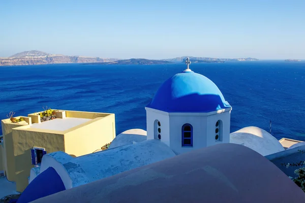 圣托里尼岛上希腊东正教的蓝色圆顶 — 图库照片