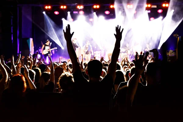 Concert Crowd Attending Concert People Silhouettes Backlit Stage Lights — Stock Photo, Image