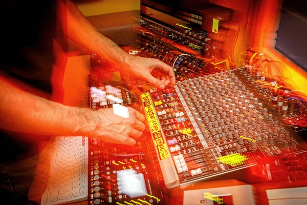 Hand Sound Manager Sound Console Mixer Equalizer Control — Stockfoto