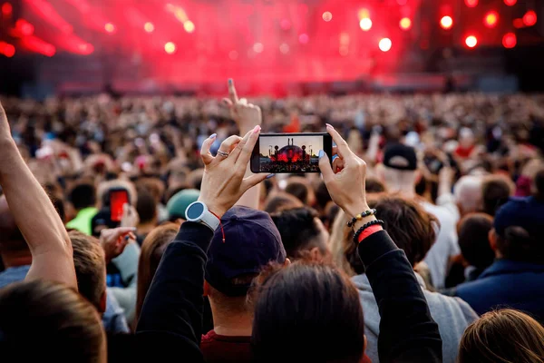 Smartphone Hand Music Fan Summer Concert — Foto Stock