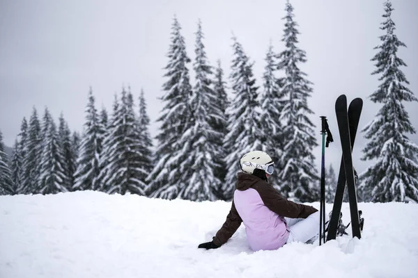 Young Woman Athlete Posing Skis Mountain Slope Professional Sportsman Skiing — Stock fotografie