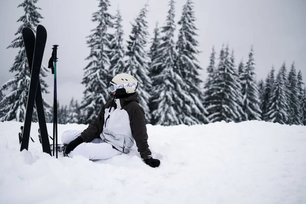 Young Woman Athlete Posing Skis Mountain Slope Professional Sportsman Skiing — Stock fotografie