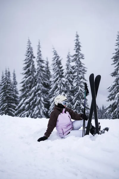 Young Woman Athlete Posing Skis Mountain Slope Professional Sportsman Skiing — Stock fotografie