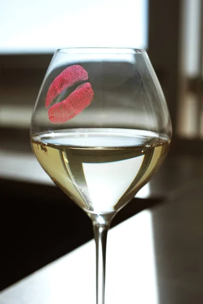 Segni Rossetto Bicchiere Vino Primo Piano — Foto Stock