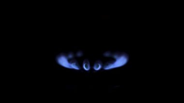Mutfağa yakın plan gaz sobası da dahil. gaz tasarrufu kavramı