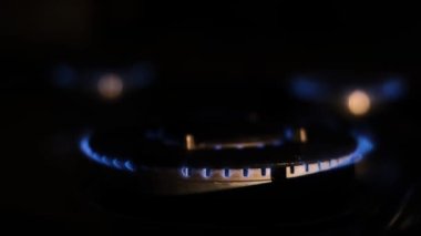 Mutfağa yakın plan gaz sobası da dahil. gaz tasarrufu kavramı