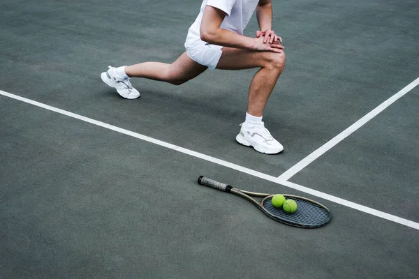 Jeune Homme Faisant Échauffement Sur Terrain Sport Avant Jouer Tennis — Photo