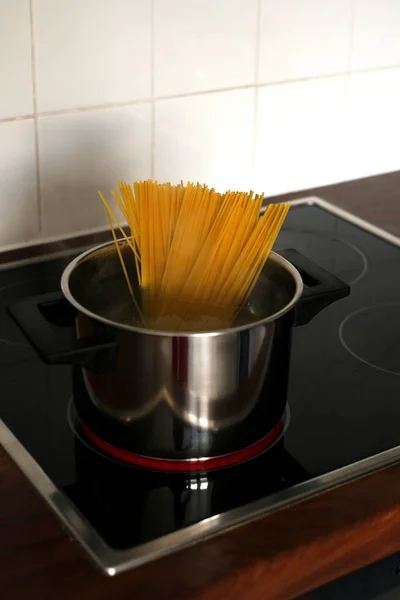 Spaghetti Pot Induction Hob Home Cooking — Fotografia de Stock