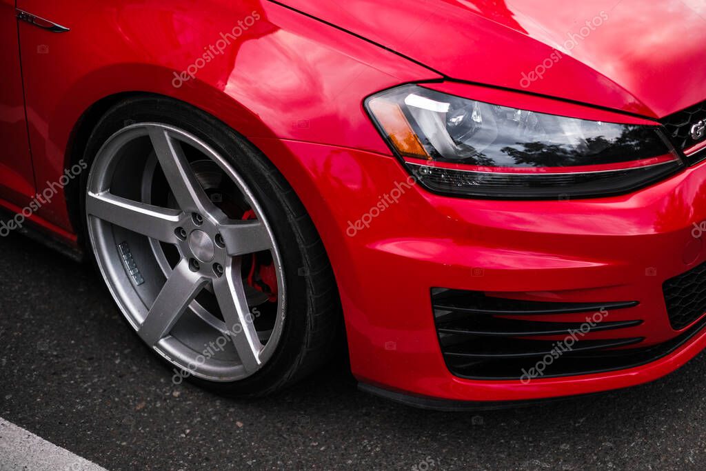 Front light, body fender and wheel close-up of a Volkswagen Golf