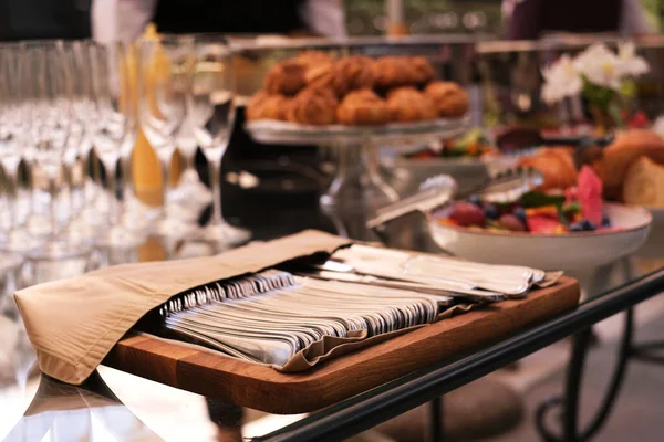 Couverts Fourchette Couteau Sur Table Buffet Close — Photo