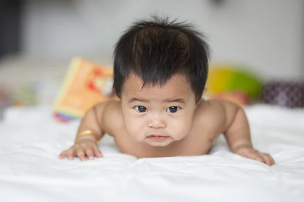 Baby girl crawling — Stock Photo, Image