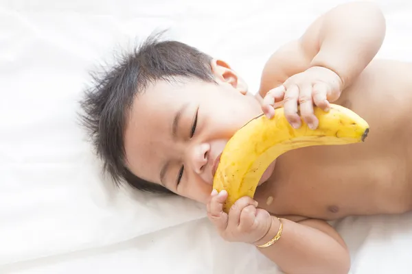 Baby eat Banana — Stock Photo, Image