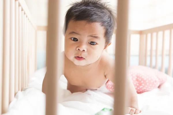 Niña mintiendo — Foto de Stock