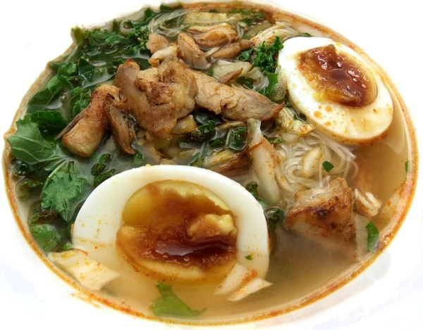 Soupe asiatique de nouilles au poulet — Photo