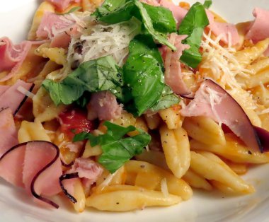 jambon ile Cavatelli makarna