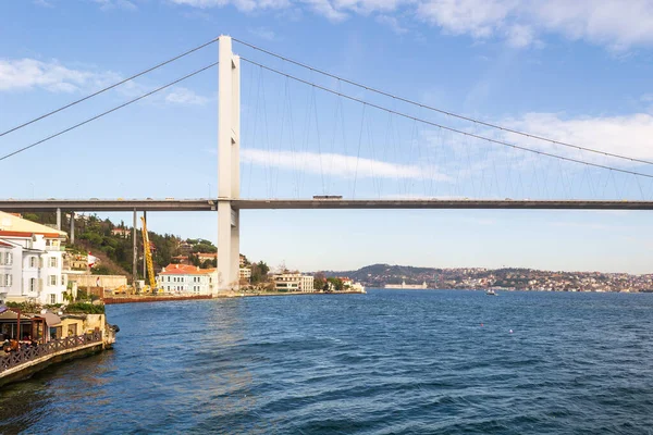 Pont du Bosphore depuis la mer, Ortakoy, Istanbul, Turquie — Photo