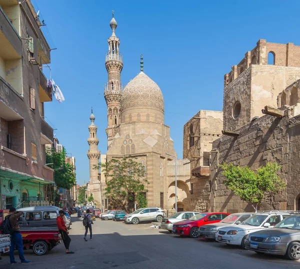 Фасад мечети принца Ак Sunqur, он же Голубая мечеть, Баб Эль Вазир района, Старый Каир, Египет — стоковое фото