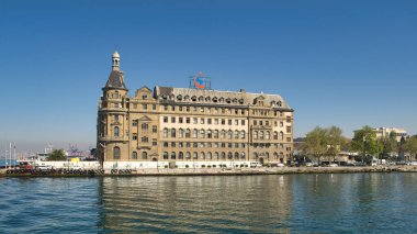 İstanbul, Türkiye - 27 Nisan 2017: Boğaz, Haydarpaşa Demiryolu Terminali, Haydarpaşa Limanı 'nın güneyinde, 1909 yılında inşa edildi.
